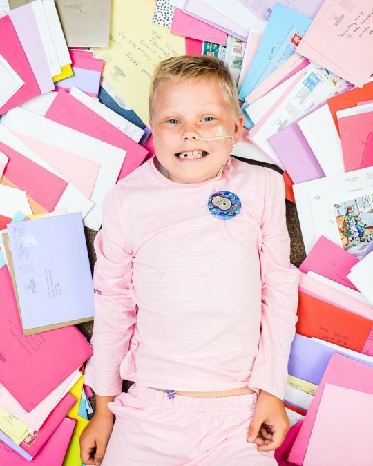 Girl who lost her leg to leukaemia gets thousands of birthday cards from strangers